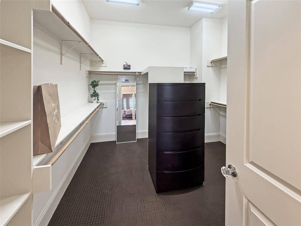 Master walking closet
