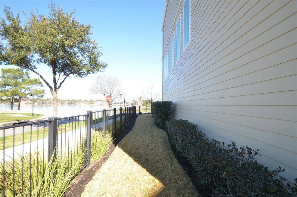 W/Private and fenced yard.
