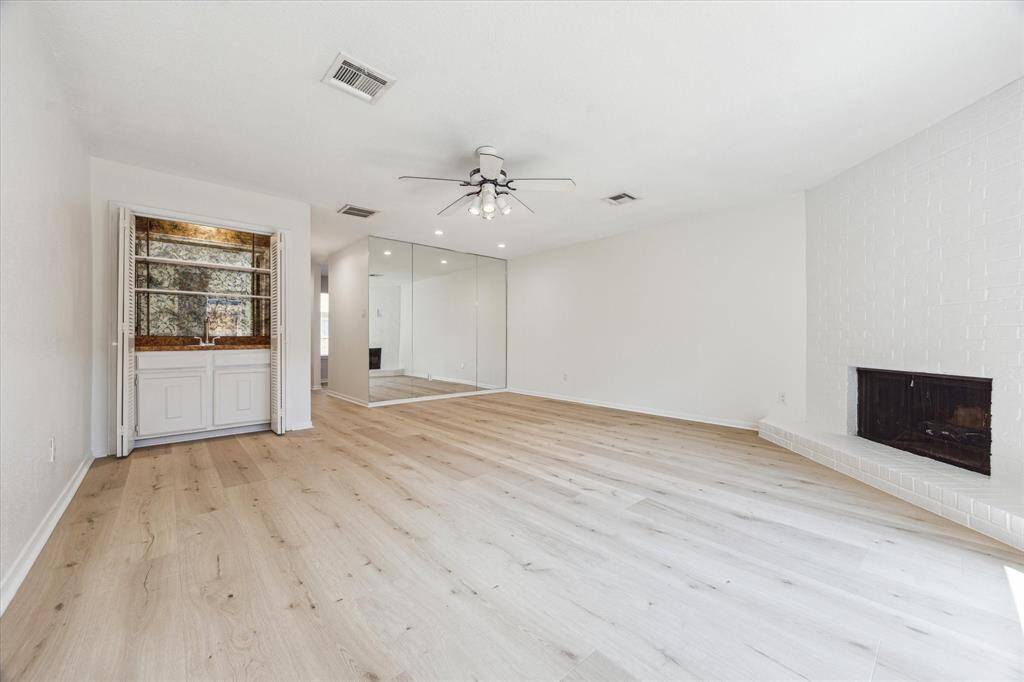 Brand new engineered hardwoods throughout!