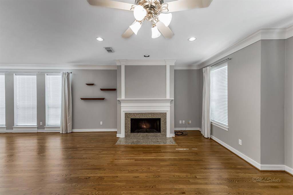 An entertainment alcove is located to the right of the fireplace.