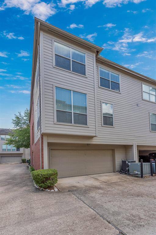 Plenty of natural light flows through this corner unit!