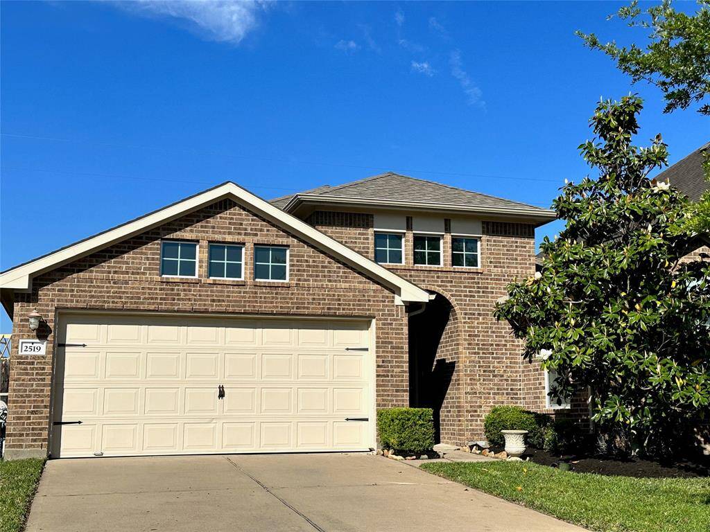 Beautiful 1 story home zoned to acclaimed Katy ISD. Great location!