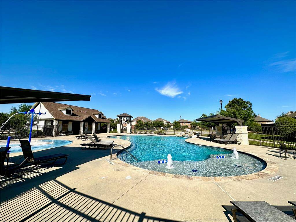Community pool