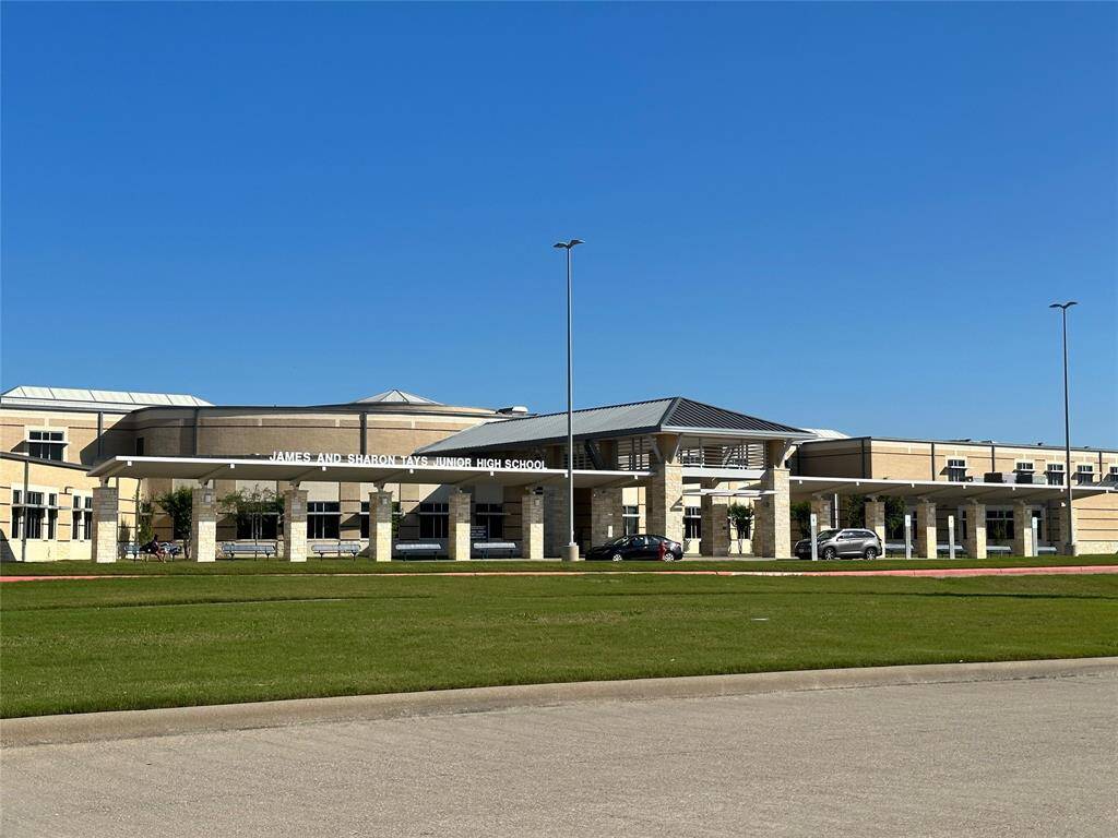 Tays Junior High is walking/biking distance. Acclaimed Katy ISD schools