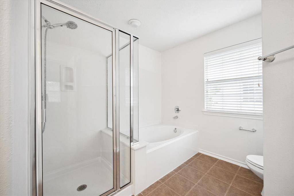Spacious primary bath