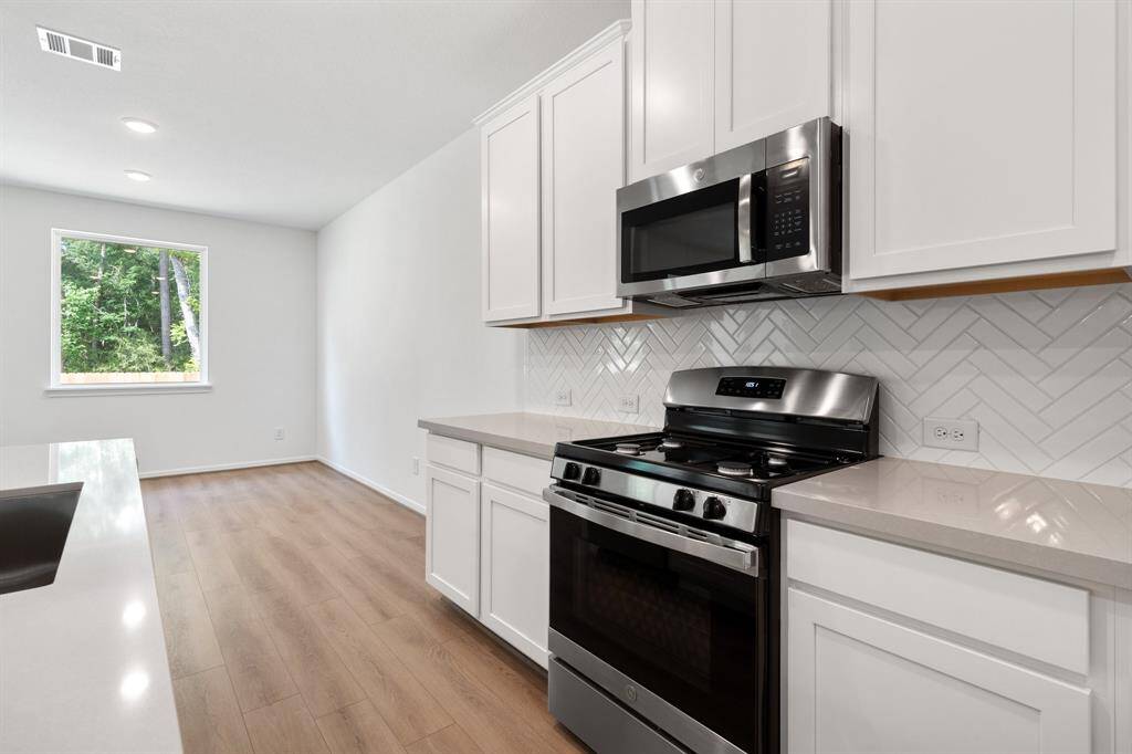 This kitchen is not only a functional space but also has ample storage. Whether you're a seasoned chef or just love to gather and enjoy good food, this kitchen is a dream come true.