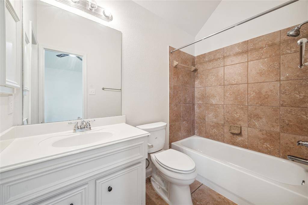 Secondary Bathroom #2(ensuite)