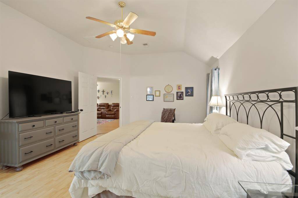 Spacious primary bedroom.