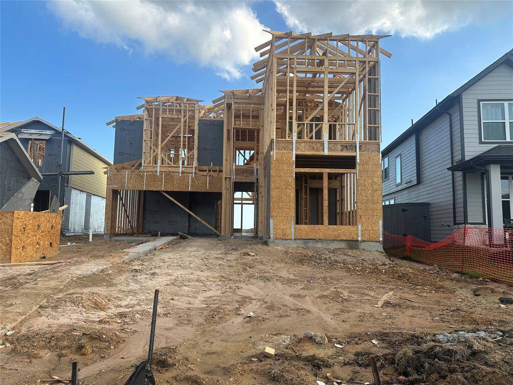 Beautiful 5 bedroom Donley plan by Newmark Homes Ready by July!