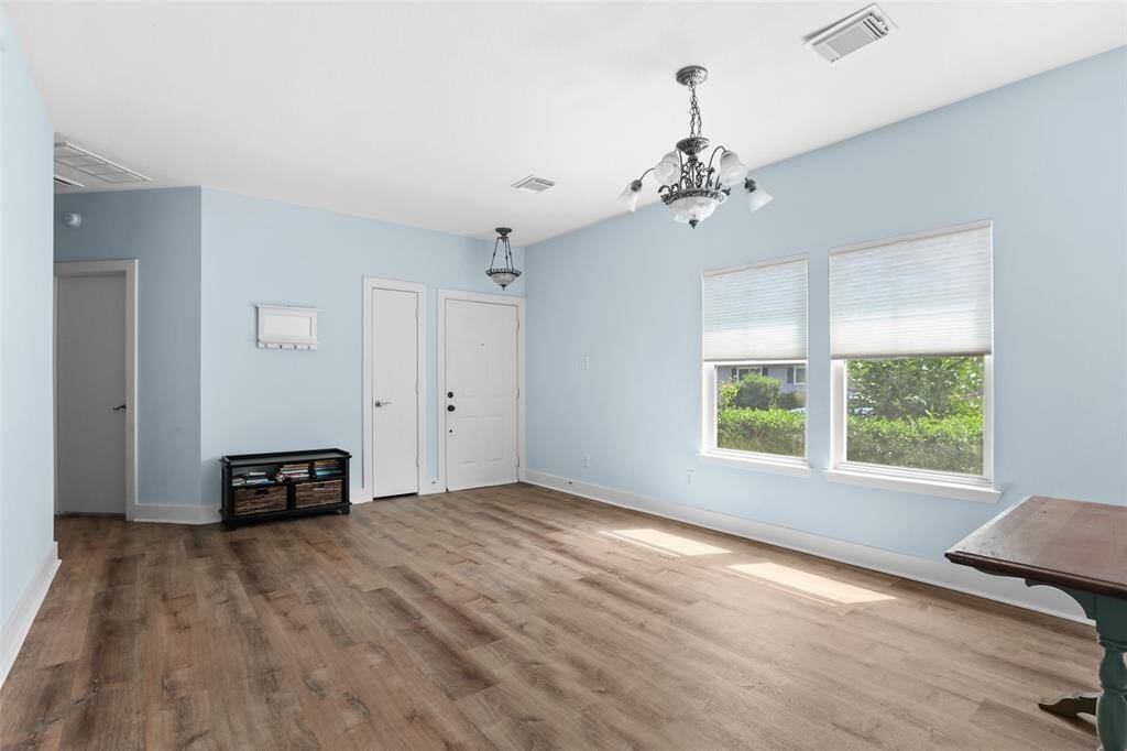 Large windows that let in lots of natural light.