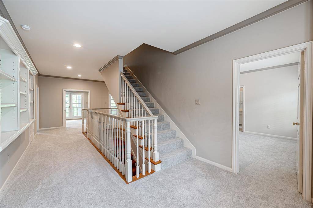 Don't want to walk up the stairs? Try this elevator for ease and convenience!