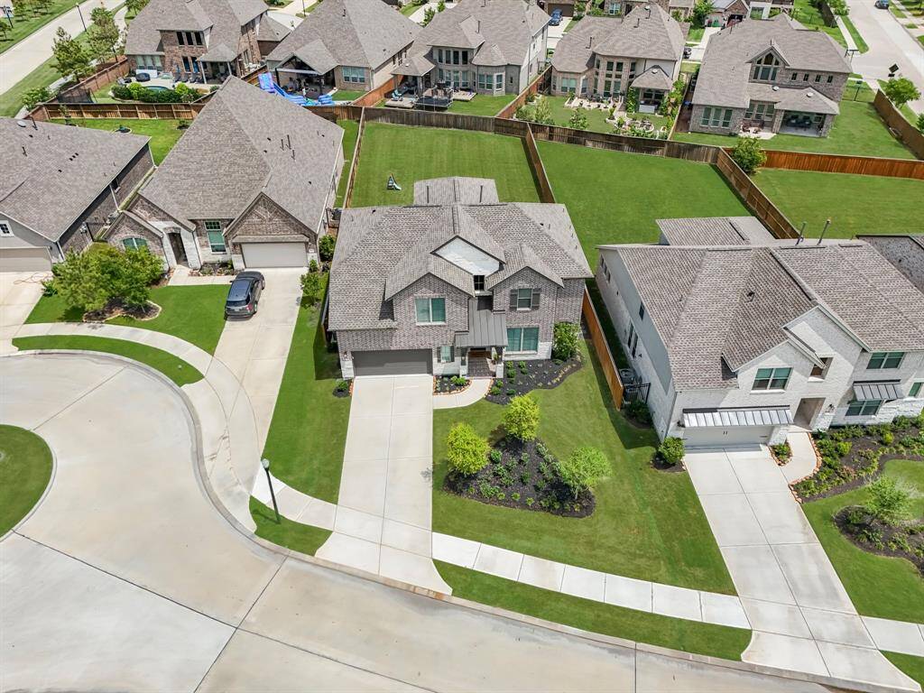Homesite sits on a private cul-de-sac