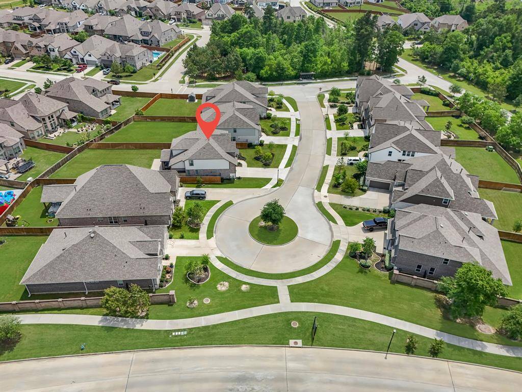 Aerial view of the private cul-de-sac lot