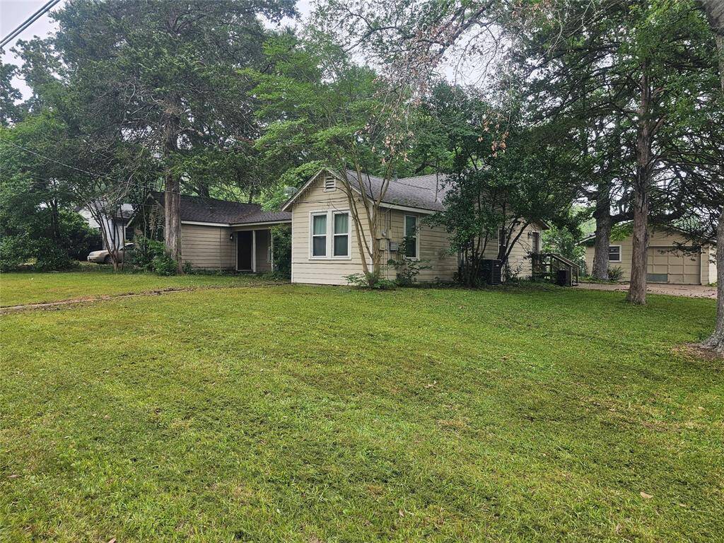 Large front yard corner lot