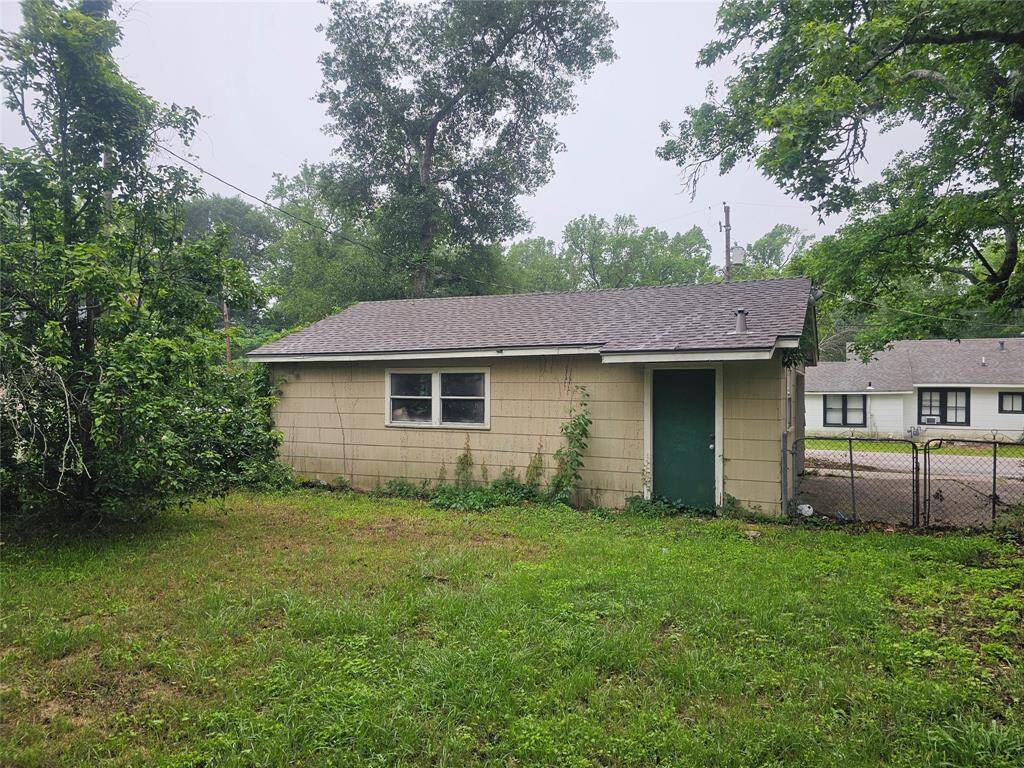 Side view of garage