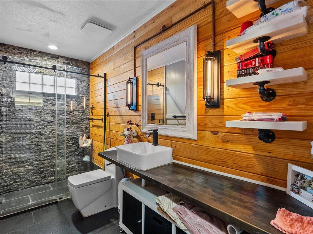 2nd bathroom