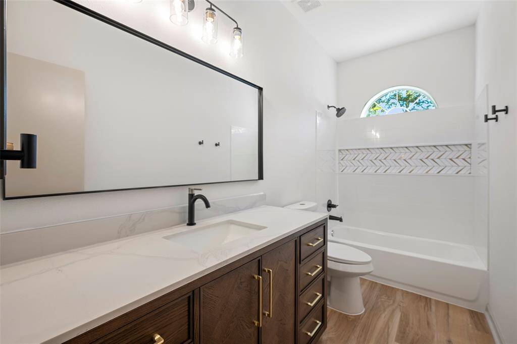 Full Bathroom #1
