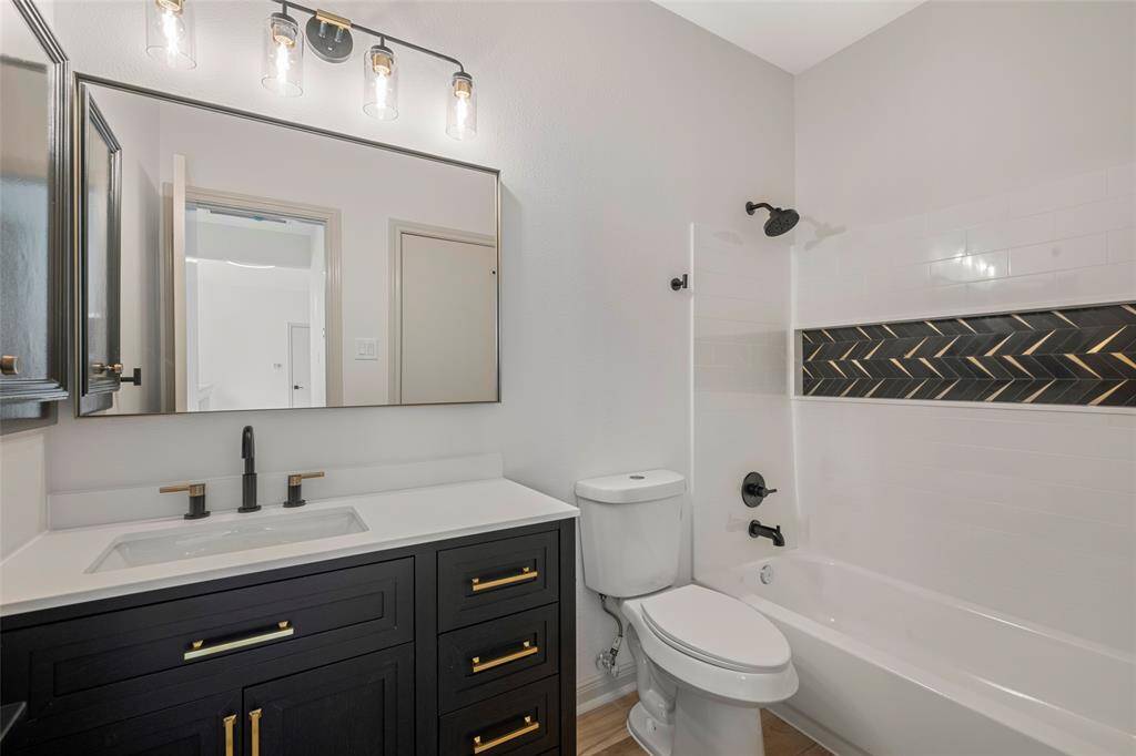 Full bathroom #3