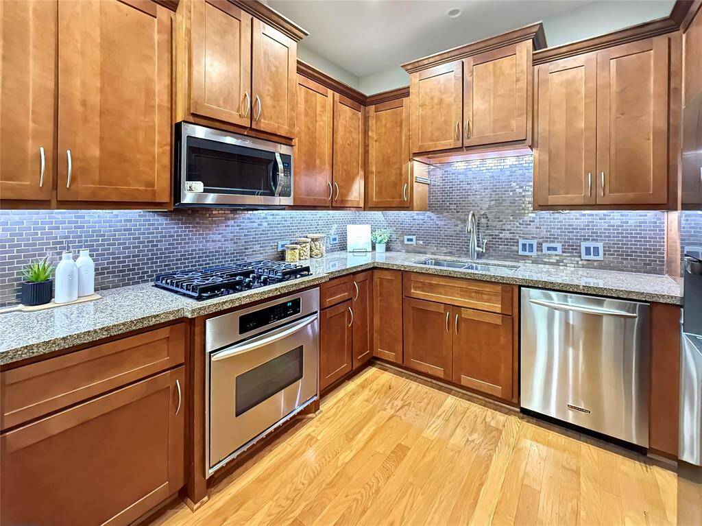 Spacious kitchen with good storage