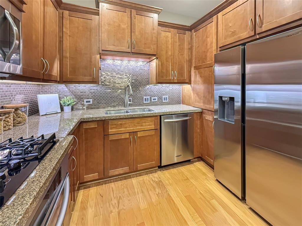Stainless steel appliances and granite counters