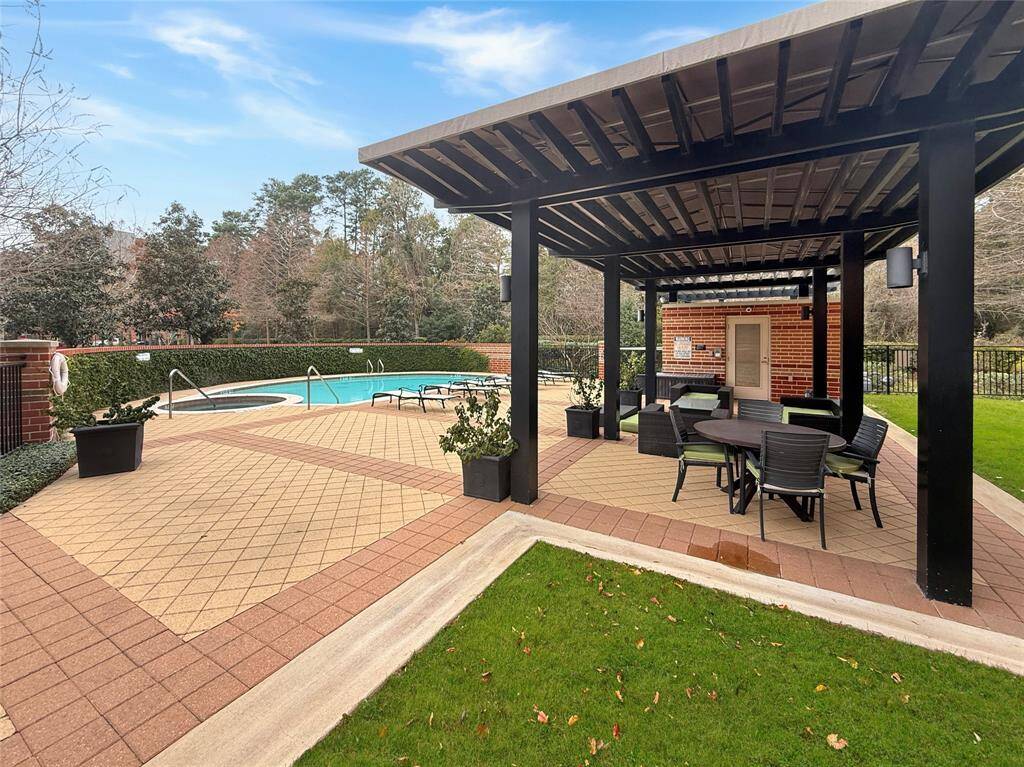 Common Area Pool and Hot Tub with outdoor grill