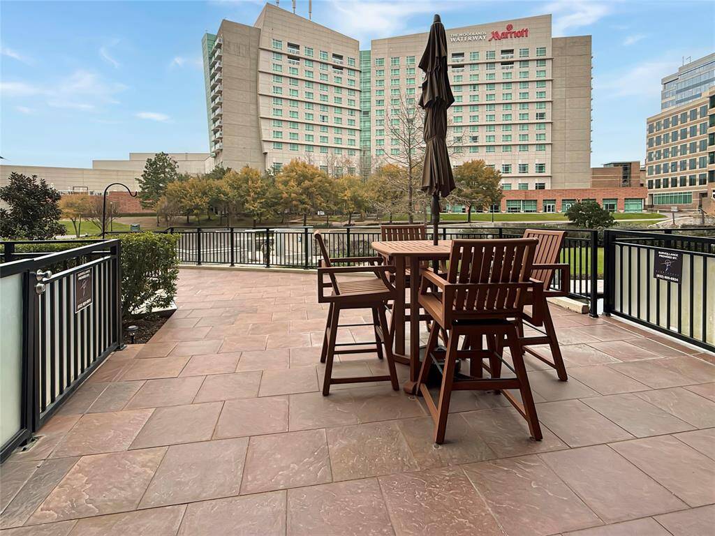 Private for loft residents only patio area which leads via private access out onto the Waterway!