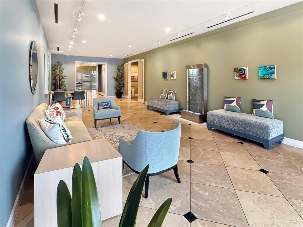 Lobby lounge area toward Waterway