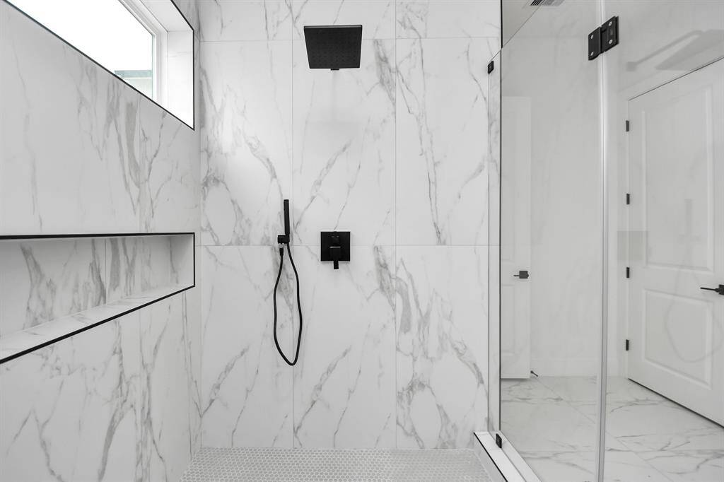 Standing shower