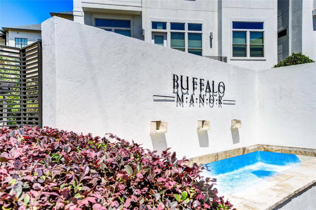 Residents of Buffalo Manor enjoy quick access to the Texas Medical Center and other business centers as well as NRG Stadium and the Galleria.