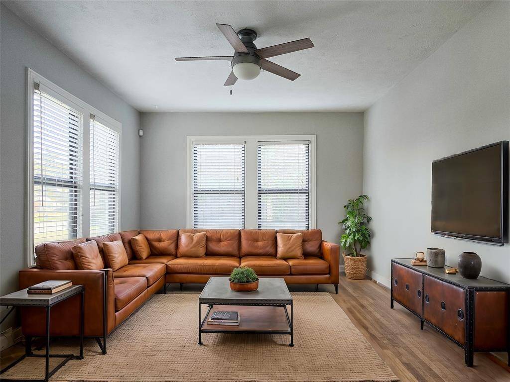 Victual staging of the existing living room.