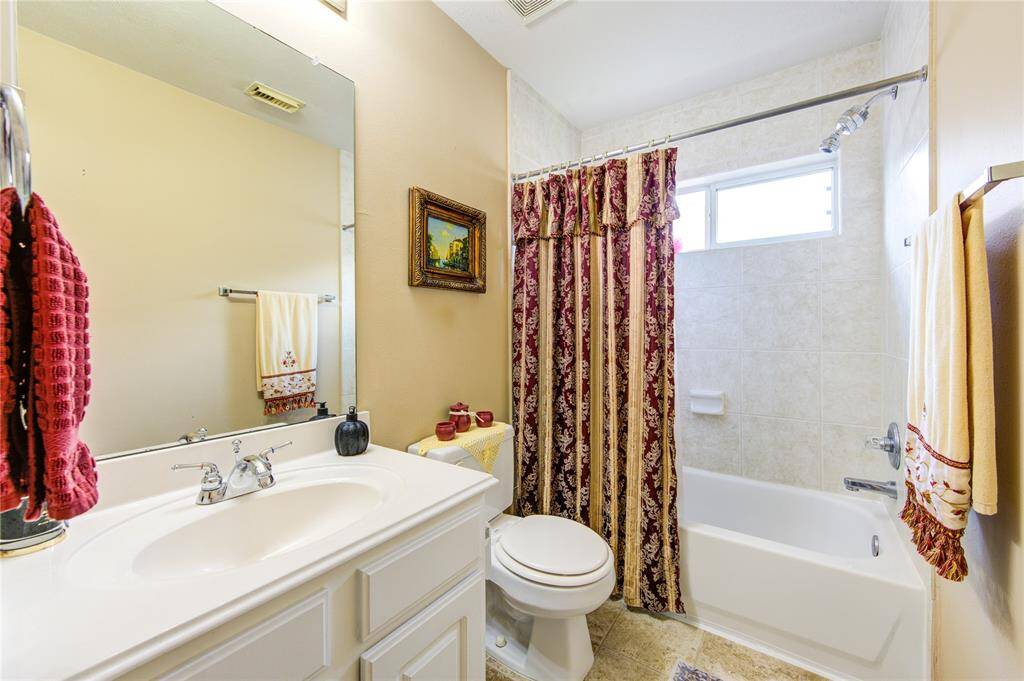 Full guest bath 1