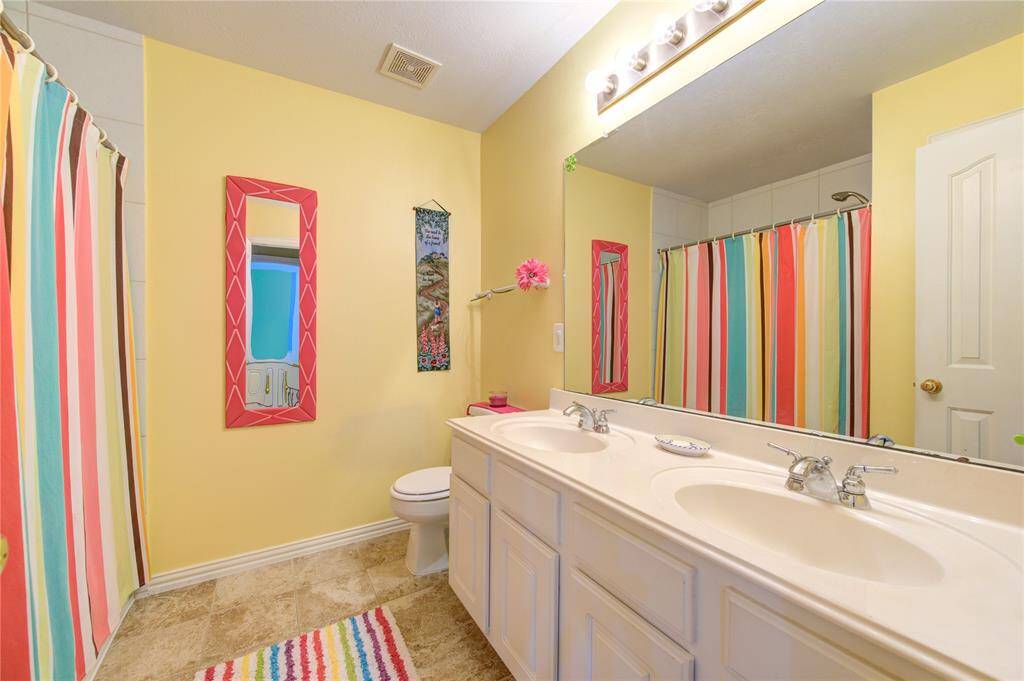 Full guest bath 2
