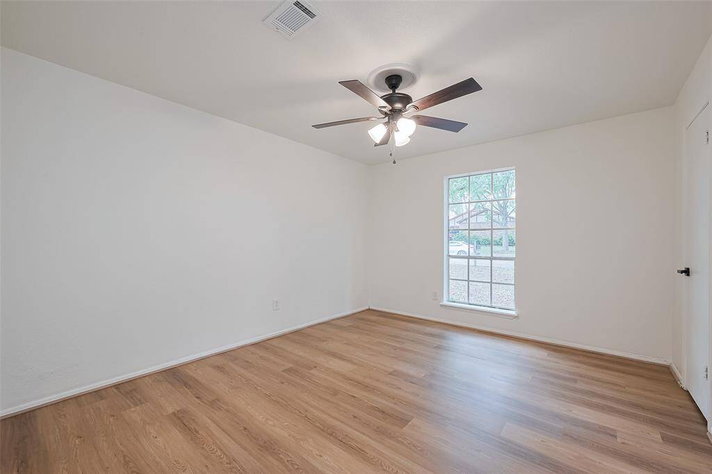 Secondary bedroom (1)