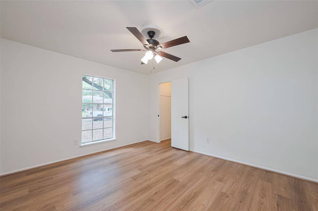 Secondary bedroom (1)
