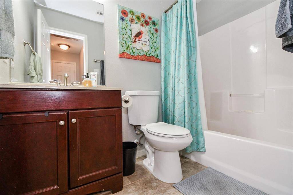 Time to freshen up in this modern bathroom.