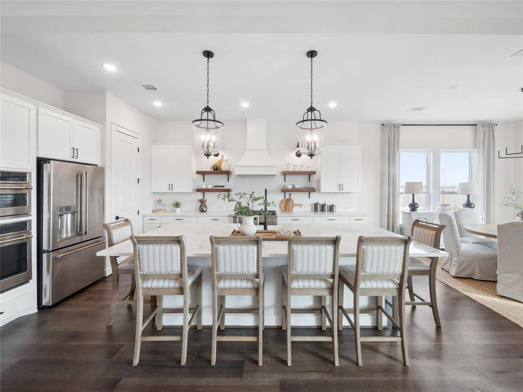 Stunning kitchen (*Photo not of actual home and used for illustration purposes only.)