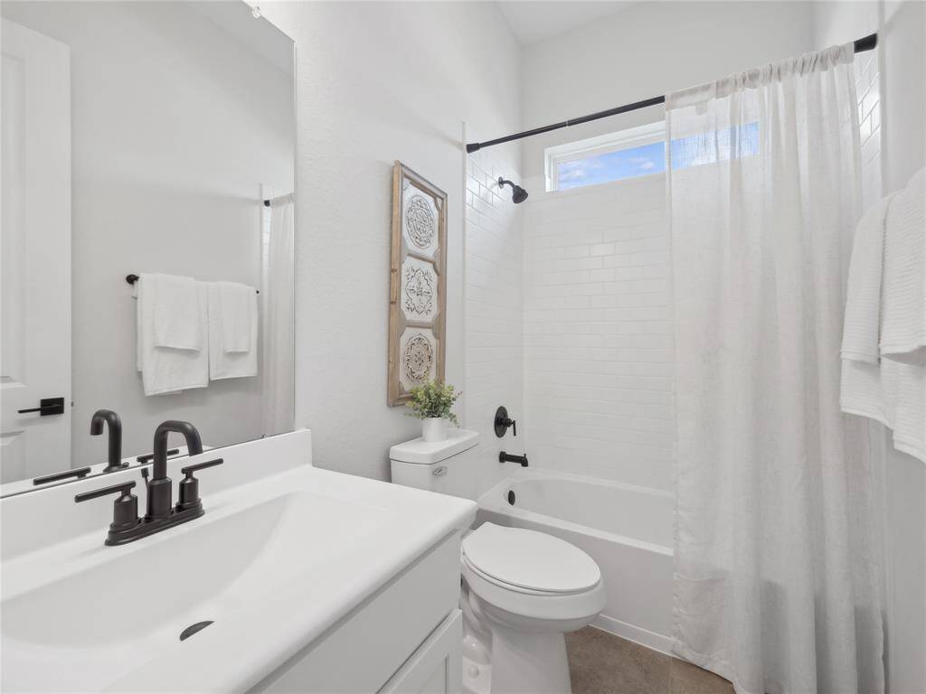 Hall Bath (*Photo not of actual home and used for illustration purposes only.)