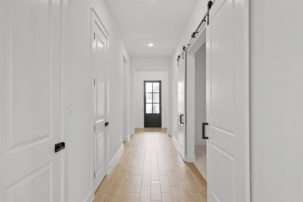 Welcoming foyer (*Photo not of actual home and used for illustration purposes only.)
