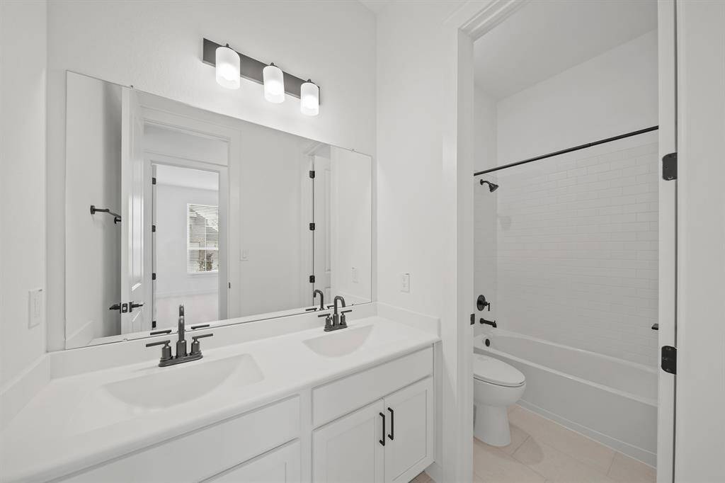 Hall Bath (*Photo not of actual home and used for illustration purposes only.)
