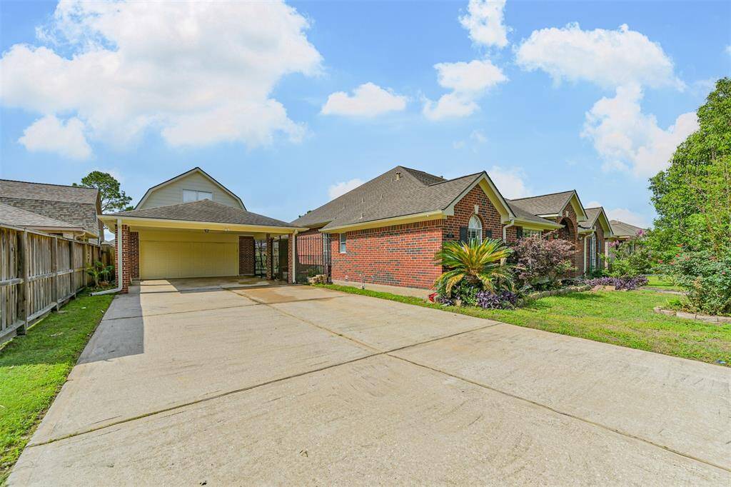 Over Sized Driveway with Porte Cochere