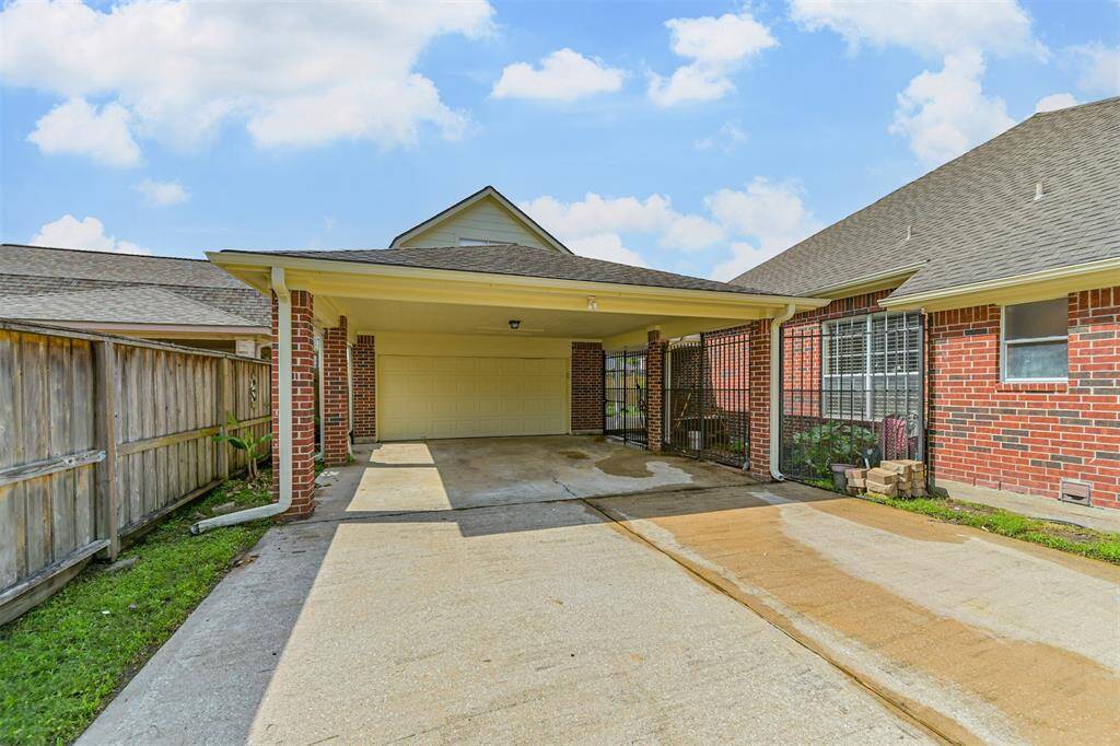Over Sized Driveway with Porte Cochere