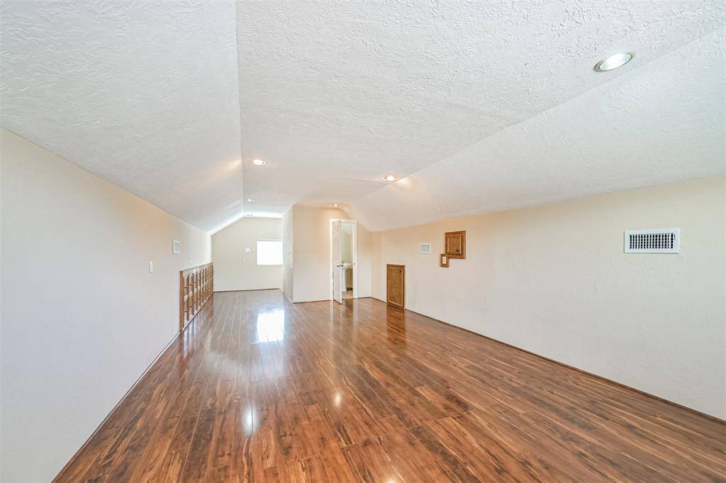 13'x30' Central Air and Heat Bonus Room with full bath size 13 X 30
