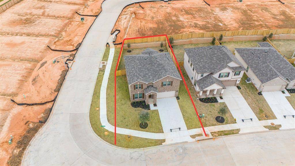 This home sits on a large CORNER lot with ample yard space in front and the back, lush landscaping and a well-maintained yard.