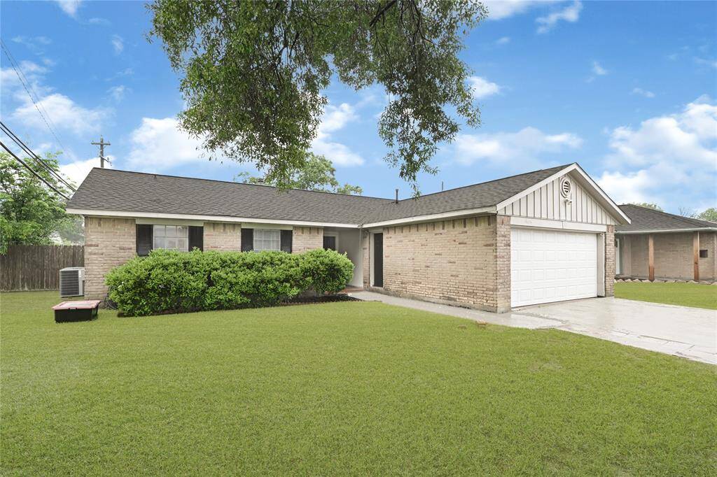 3606 Darling Ave. Pasadena TX offers a double car driveway.