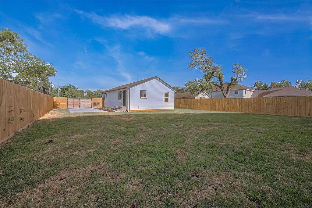 Large lot - extended driveway