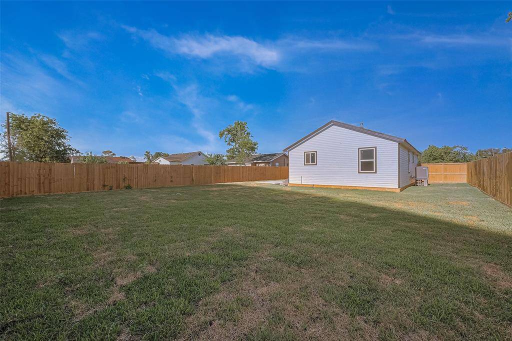 Large lot - extended driveway