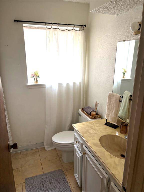 Guest/Secondary Bathroom