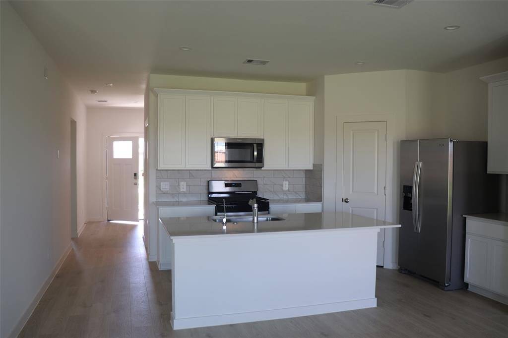 room to share meals at the island or Dining table