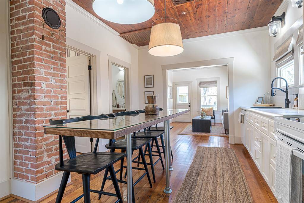 Front House: Chef's eat-in kitchen features lengthy quartz countertops and 42" cabinets with crown molding