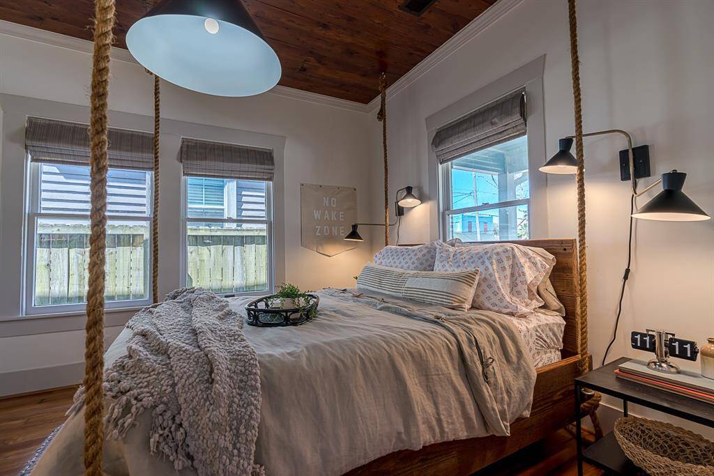 Front House: Bedroom 1